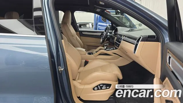 Porsche Cayenne 2019 thumb 9