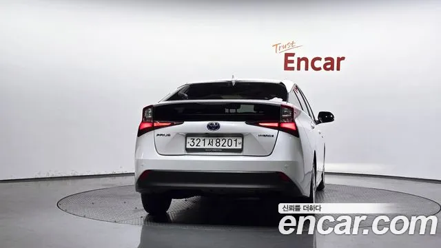 Toyota Prius 2021 thumb 3
