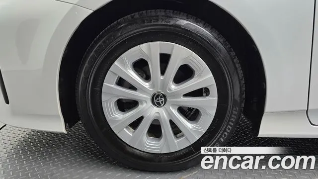 Toyota Prius 2021 thumb 4