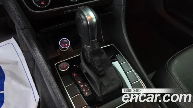 Volkswagen Passat (North America and China) 2015 thumb 12