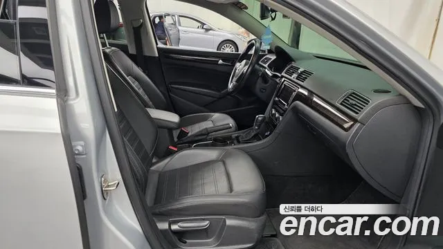 Volkswagen Passat (North America and China) 2015 thumb 10