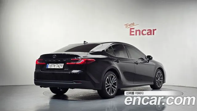 Toyota Camry 2025 thumb 2