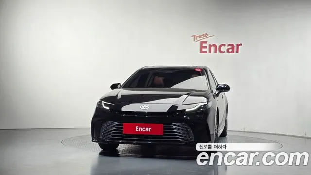 Toyota Camry 2025 thumb 3