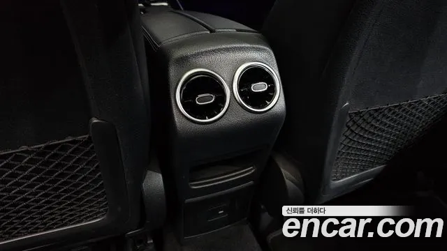Mercedes-Benz GLB 2021 thumb 10