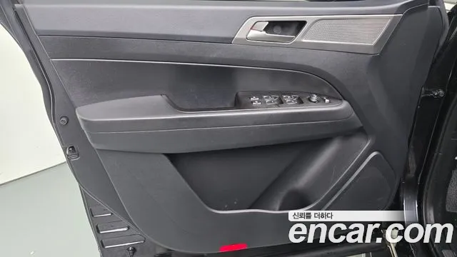 KG_Mobility_Ssangyong Rexton 2018 thumb 3