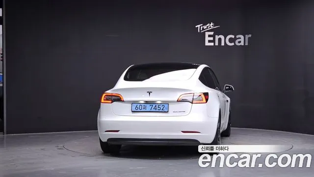 Tesla Model 3 2021 thumb 3