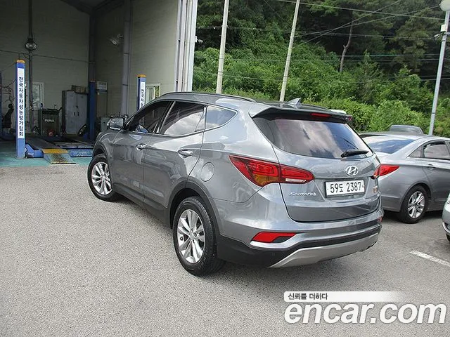 Hyundai Santa Fe 2017 thumb 3