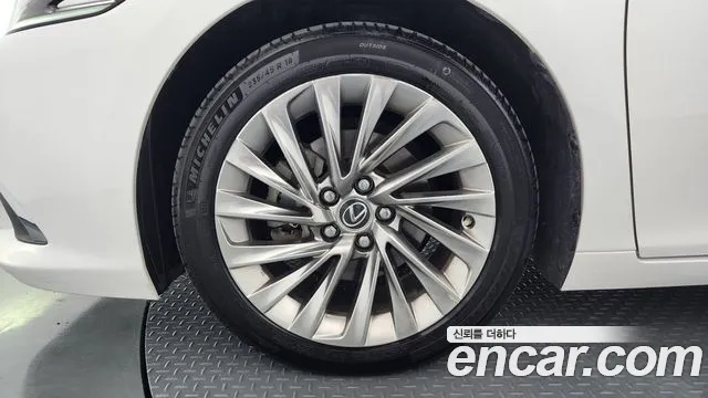 Lexus ES 2023 thumb 5