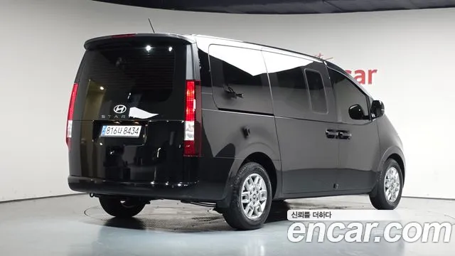 Hyundai Staria 2024 thumb 11