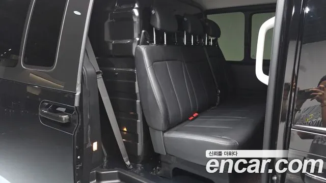 Hyundai Staria 2024 thumb 12