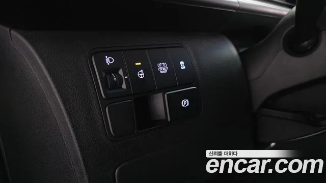 Hyundai Staria 2024 thumb 9