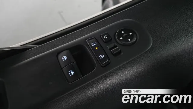 Hyundai Staria 2024 thumb 3