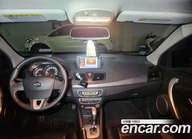 Renault SM3 2010 thumb 2
