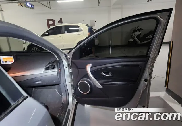 Renault SM3 2010 thumb 9