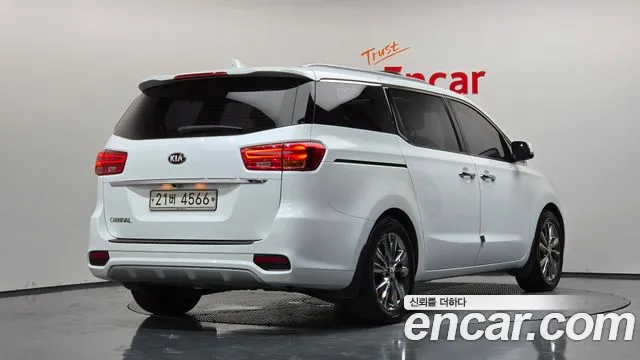 Kia Carnival 2018 thumb 2