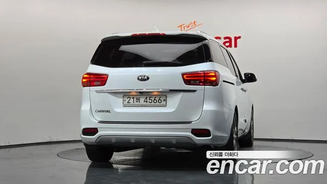 Kia Carnival 2018 thumb 4