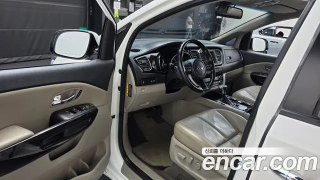 Kia Carnival 2018 thumb 10