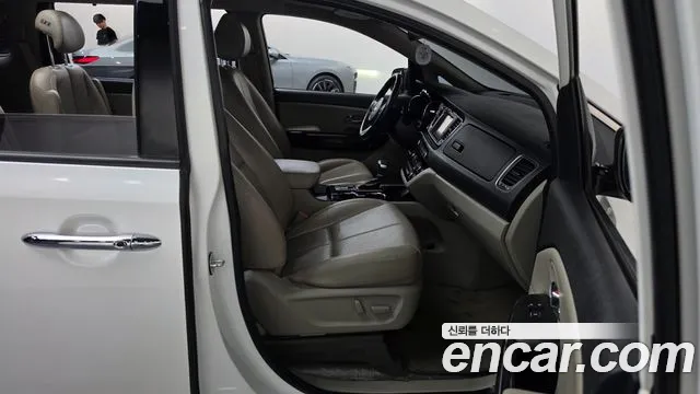 Kia Carnival 2018 thumb 11