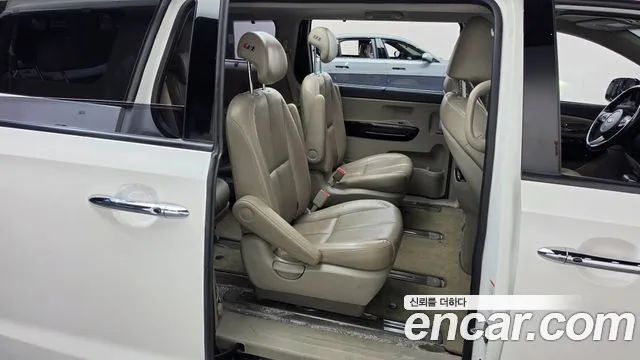 Kia Carnival 2018 thumb 12
