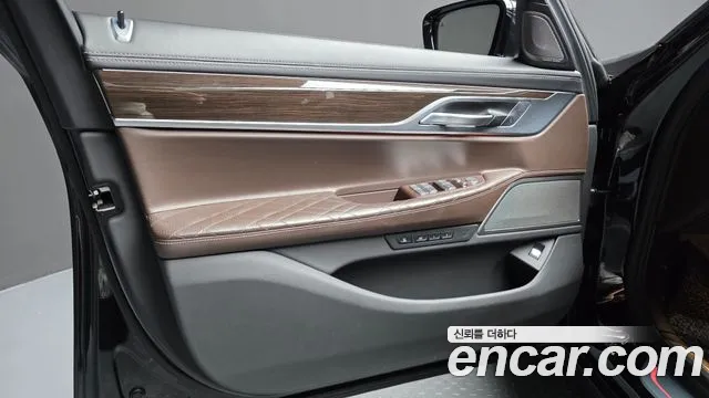 BMW 7 серии 2021 thumb 2