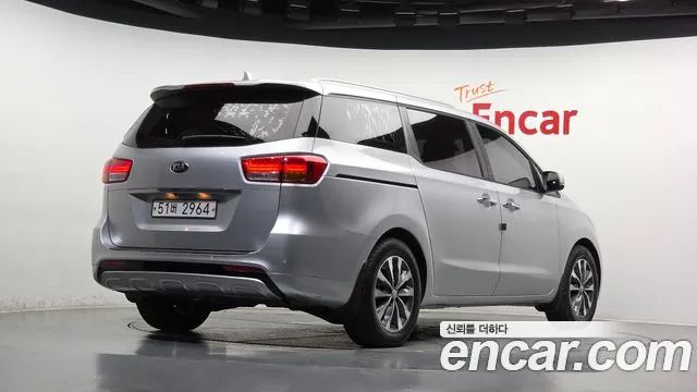 Kia Carnival 2015 thumb 2