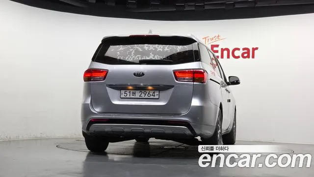 Kia Carnival 2015 thumb 4