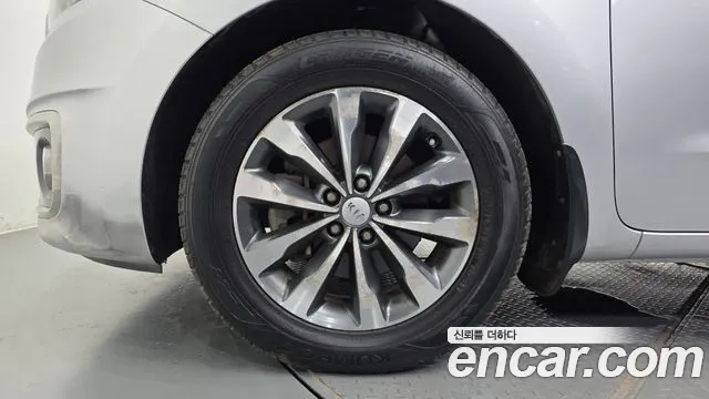 Kia Carnival 2015 thumb 5