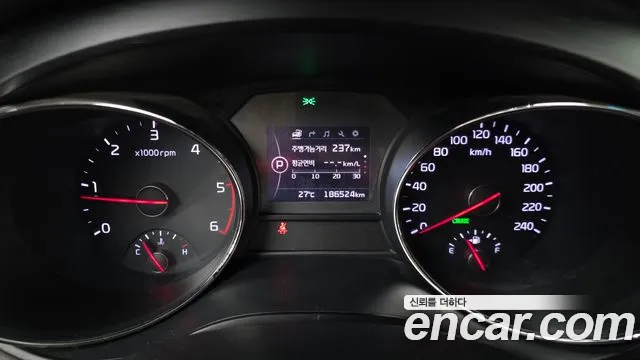 Kia Carnival 2015 thumb 8