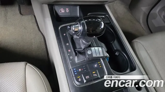 Kia Carnival 2015 thumb 9