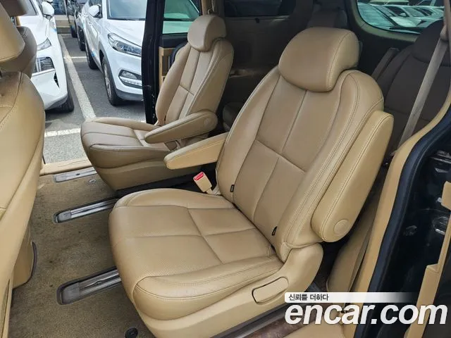Kia Carnival 2015 thumb 3
