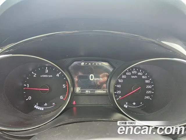 Kia Carnival 2015 thumb 4