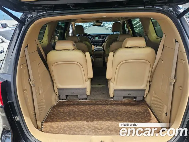 Kia Carnival 2015 thumb 8