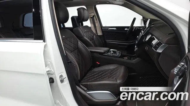 Mercedes-Benz GLS 2017 thumb 10