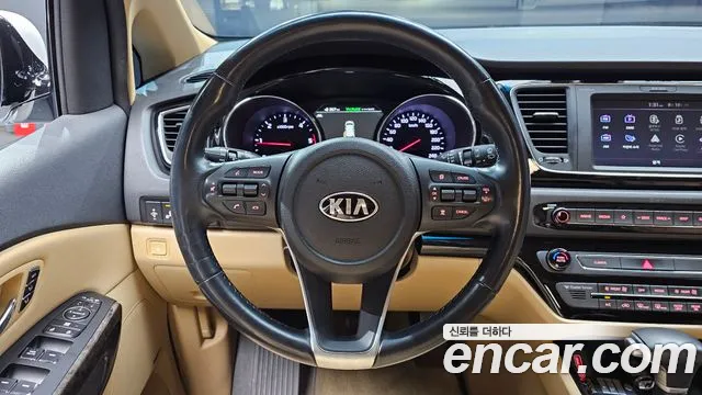 Kia Carnival 2019 thumb 3