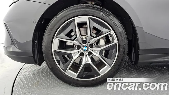 BMW 5 серии 2023 thumb 2