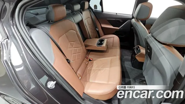 BMW 5 серии 2023 thumb 9