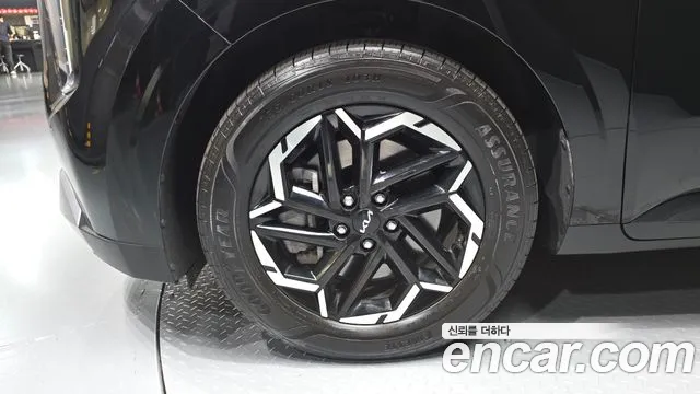 Kia Carnival 2024 thumb 4