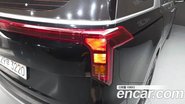 Kia Carnival 2024 thumb 3