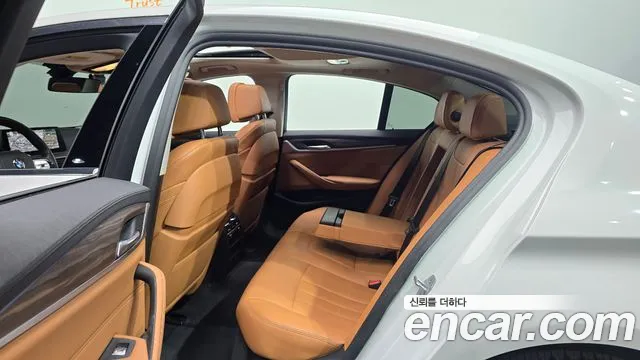 BMW 5 серии 2020 thumb 10
