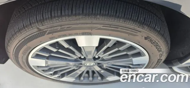 Hyundai Santa Fe 2023 thumb 2