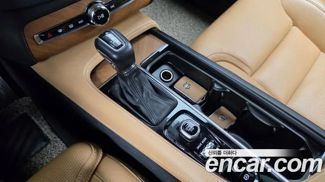 Volvo XC90 2018 thumb 5