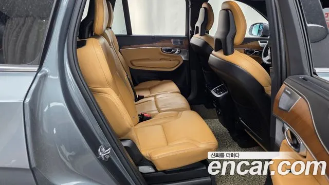 Volvo XC90 2018 thumb 10