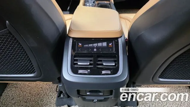 Volvo XC90 2018 thumb 11