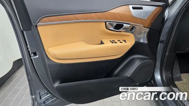 Volvo XC90 2018 thumb 6