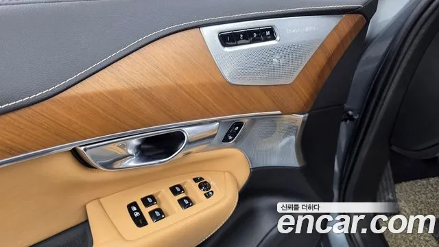 Volvo XC90 2018 thumb 4