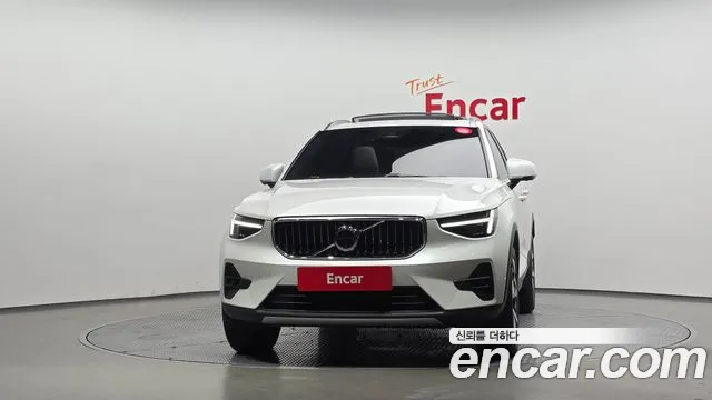 Volvo XC40 2024 thumb 4