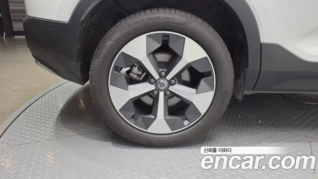 Volvo XC40 2024 thumb 2