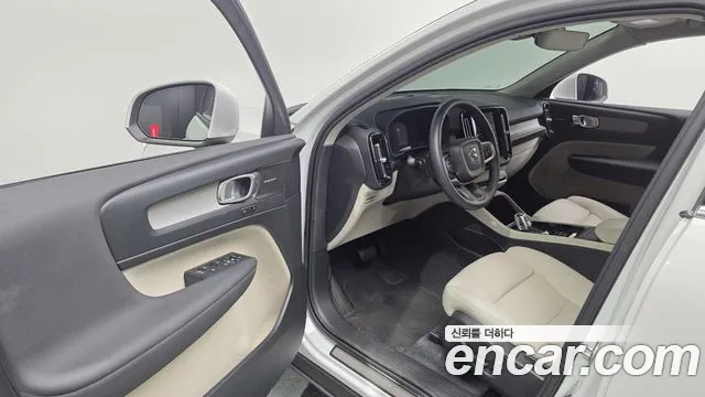 Volvo XC40 2024 thumb 9