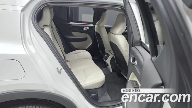 Volvo XC40 2024 thumb 5