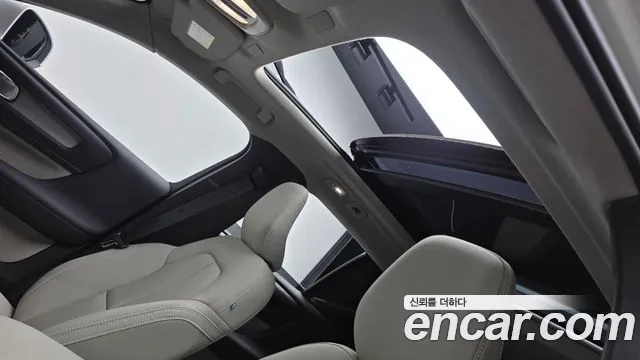 Volvo XC40 2024 thumb 3